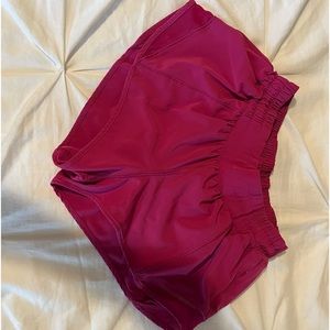 Lululemon hotty hot low rise 2.5’ inseam size 4